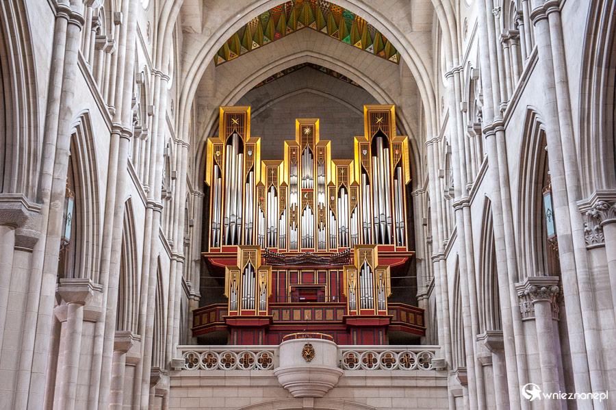 Madryt Wnętrze katedry Catedral de la Almudena zdjęcie foto