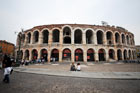 Werona. Imponujący amfiteatr - Arena przy Piazza Bra. - foto: wnieznane.pl Werona. Imponujący amfiteatr - Arena przy Piazza Bra. - foto: wnieznane.pl