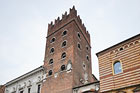 Werona. Arco della Costa, przejście z Piazza delle Erbe na Piazza dei Signori. - foto: wnieznane.pl Werona. Arco della Costa, przejście z Piazza delle Erbe na Piazza dei Signori. - foto: wnieznane.pl