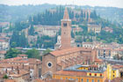 Werona. Widok z Torre dei Lamberti na miasto i Chiesa di Santa Anastasia. - foto: wnieznane.pl Werona. Widok z Torre dei Lamberti na miasto i Chiesa di Santa Anastasia. - foto: wnieznane.pl