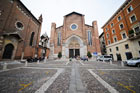 Werona. Plac przed Chiesa di Santa Anastasia (Kościołem św. Anastazji). - foto: wnieznane.pl Werona. Plac przed Chiesa di Santa Anastasia (Kościołem św. Anastazji). - foto: wnieznane.pl