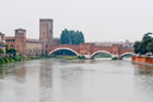 Werona. Widok na Adygę, Castelvecchio i Ponte Castelvecchio. - foto: wnieznane.pl Werona. Widok na Adygę, Castelvecchio i Ponte Castelvecchio. - foto: wnieznane.pl