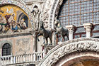 Wenecja. Słynne konie na fasadzie Bazyliki św. Marka. - foto: wnieznane.pl Wenecja. Słynne konie na fasadzie Bazyliki św. Marka. - foto: wnieznane.pl