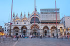 Wenecja. Basilica San Marco wieczorem jest słabo oświetlona. - foto: wnieznane.pl Wenecja. Basilica San Marco wieczorem jest słabo oświetlona. - foto: wnieznane.pl