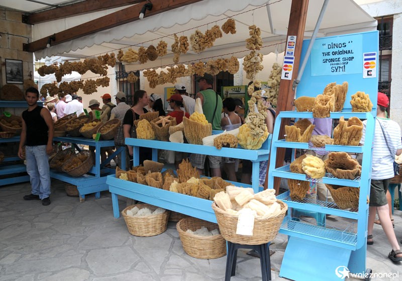Grecka wyspa Symi. Sklep z naturalnymi gąbkami poławianymi w okolicach wyspy. - foto: wnieznane.pl Grecka wyspa Symi. Sklep z naturalnymi gąbkami poławianymi w okolicach wyspy. - foto: wnieznane.pl