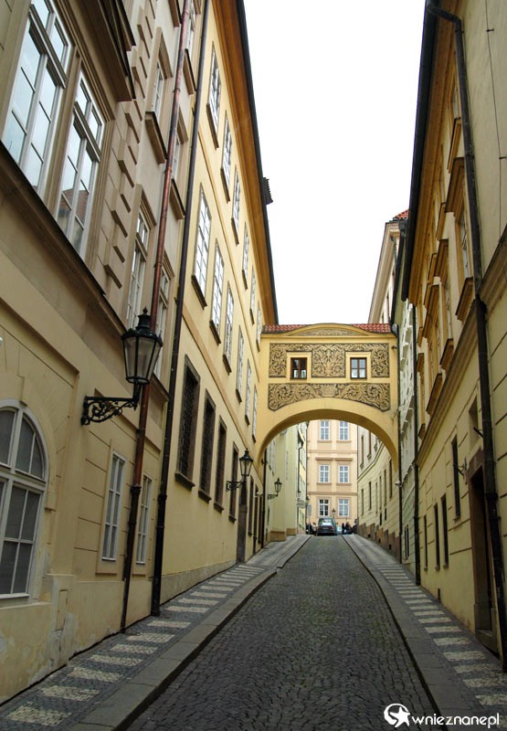 Jedna z wielu praskich uliczek. - foto: wnieznane.pl Jedna z wielu praskich uliczek. - foto: wnieznane.pl