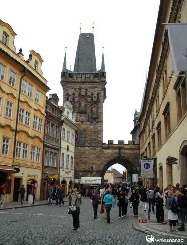 Jedna z praskich wież. - foto: wnieznane.pl Jedna z praskich wież. - foto: wnieznane.pl