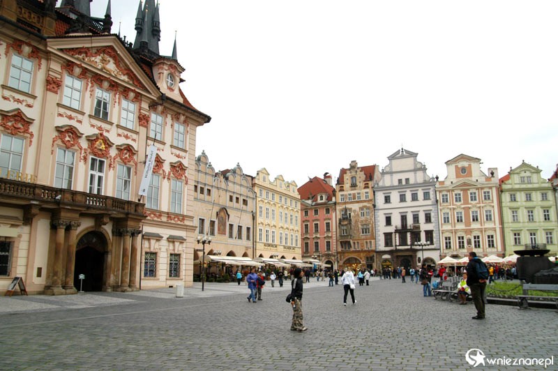 Rynek staromiejski w czeskiej Pradze. - foto: wnieznane.pl Rynek staromiejski w czeskiej Pradze. - foto: wnieznane.pl