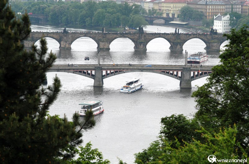 Widok na Wełtawę ze wzgórza, na którym znajduje się praski metronom. - foto: wnieznane.pl Widok na Wełtawę ze wzgórza, na którym znajduje się praski metronom. - foto: wnieznane.pl