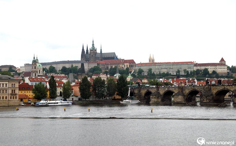 Na pierwszym planie Wełtawa i Most Karola, na drugim Hradczany. - foto: wnieznane.pl Na pierwszym planie Wełtawa i Most Karola, na drugim Hradczany. - foto: wnieznane.pl