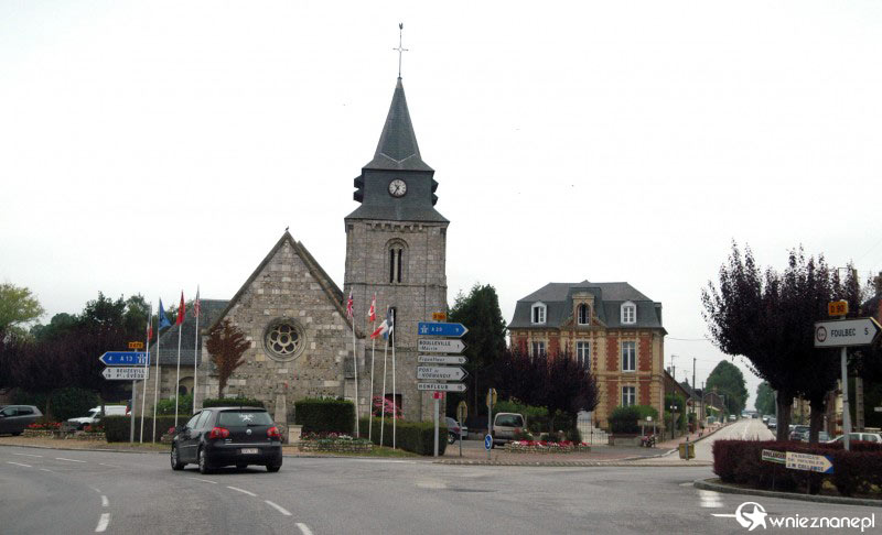 Francja. Jedno z niewielkich miasteczek w drodze do Carnac. - foto: wnieznane.pl Francja. Jedno z niewielkich miasteczek w drodze do Carnac. - foto: wnieznane.pl