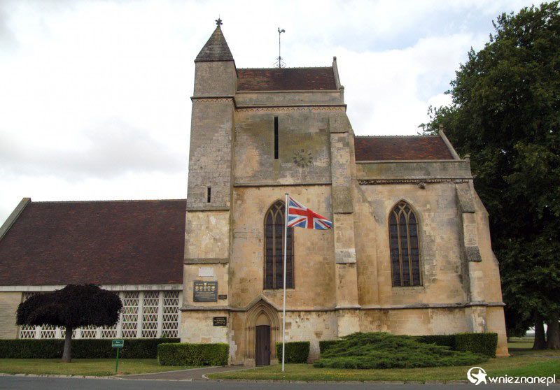 Francja. W jednym z niewielkich miasteczek w drodze do Carnac. - foto: wnieznane.pl Francja. W jednym z niewielkich miasteczek w drodze do Carnac. - foto: wnieznane.pl