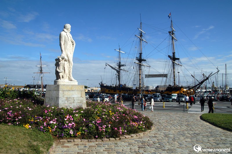 Francja północna. Widok na statki w porcie w Saint-Malo. - foto: wnieznane.pl Francja północna. Widok na statki w porcie w Saint-Malo. - foto: wnieznane.pl