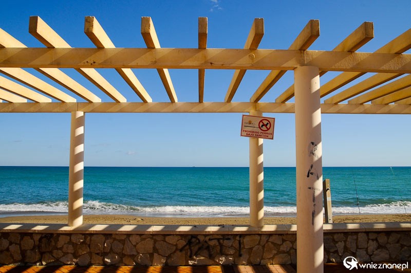 Costa del Sol. Wejście na plażę w Fuengiroli. - foto: wnieznane.pl Costa del Sol. Wejście na plażę w Fuengiroli. - foto: wnieznane.pl