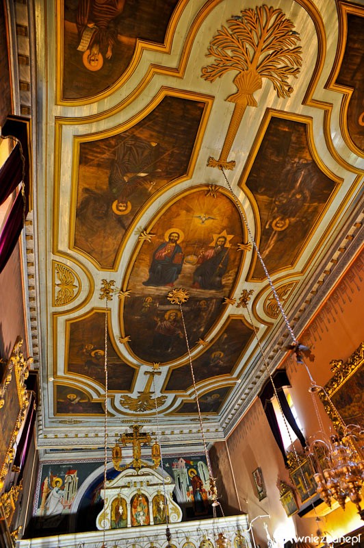 Grecka wyspa Korfu. Zdobione wnętrze monastyru Theotokou w miejscowości Paleokastritsa. - foto: wnieznane.pl Grecka wyspa Korfu. Zdobione wnętrze monastyru Theotokou w miejscowości Paleokastritsa. - foto: wnieznane.pl