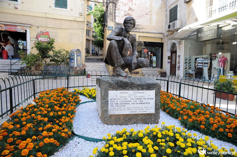Grecka wyspa Korfu. Jeden z wielu pomników w stolicy wyspy, Kerkirze. - foto: wnieznane.pl Grecka wyspa Korfu. Jeden z wielu pomników w stolicy wyspy, Kerkirze. - foto: wnieznane.pl