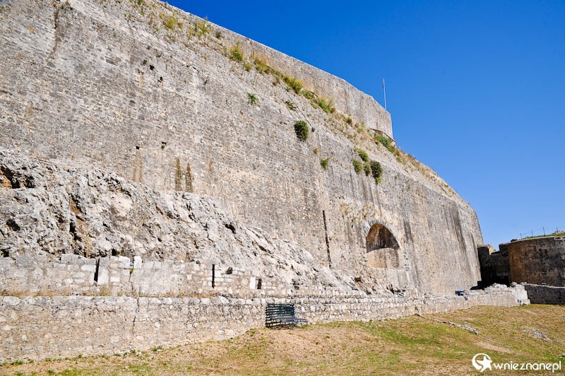 Grecka wyspa Korfu. W obrębie Nowej Twierdzy w stolicy wyspy, Kerkirze. - foto: wnieznane.pl Grecka wyspa Korfu. W obrębie Nowej Twierdzy w stolicy wyspy, Kerkirze. - foto: wnieznane.pl
