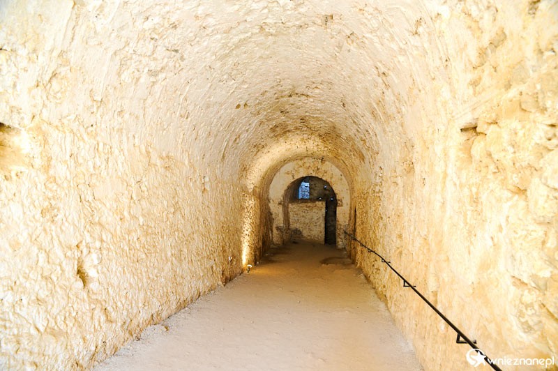 Grecka wyspa Korfu. Chłodny tunel w obrębie Nowej Twierdzy w stolicy wyspy, Kerkirze. - foto: wnieznane.pl Grecka wyspa Korfu. Chłodny tunel w obrębie Nowej Twierdzy w stolicy wyspy, Kerkirze. - foto: wnieznane.pl