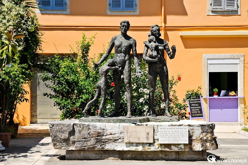 Grecka wyspa Korfu. Pomnik poświęcony Żydom w stolicy wyspy, Kerkirze. - foto: wnieznane.pl Grecka wyspa Korfu. Pomnik poświęcony Żydom w stolicy wyspy, Kerkirze. - foto: wnieznane.pl