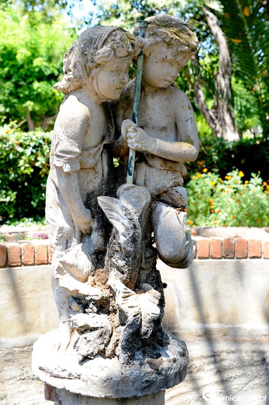 Grecka wyspa Korfu. W pięknym parku, w otoczeniu pomników, w stolicy wyspy, Kerkirze. - foto: wnieznane.pl Grecka wyspa Korfu. W pięknym parku, w otoczeniu pomników, w stolicy wyspy, Kerkirze. - foto: wnieznane.pl