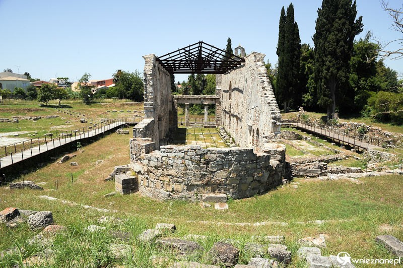 Grecka wyspa Korfu. Ruiny chrześcijańskiej bazyliki z 450 r n.e. w Peleopolis. - foto: wnieznane.pl Grecka wyspa Korfu. Ruiny chrześcijańskiej bazyliki z 450 r n.e. w Peleopolis. - foto: wnieznane.pl