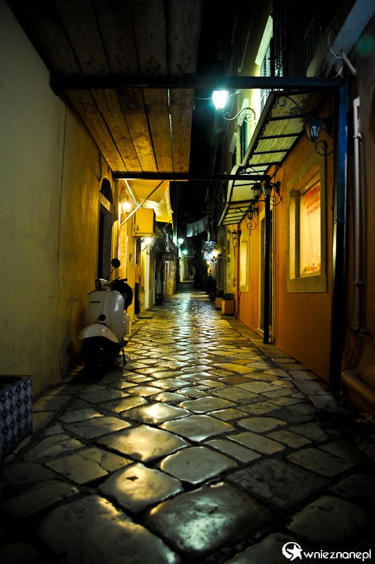 Grecka wyspa Korfu. Stolica wyspy, Kerkira nocą. - foto: wnieznane.pl Grecka wyspa Korfu. Stolica wyspy, Kerkira nocą. - foto: wnieznane.pl