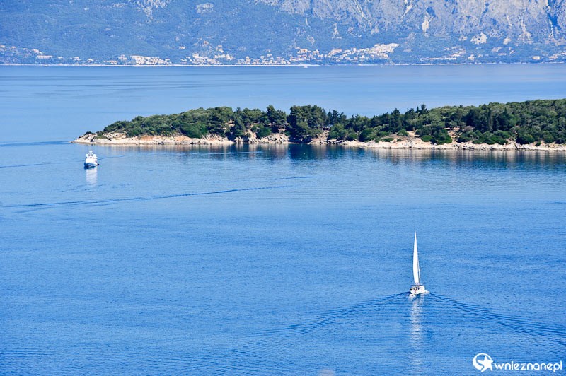 Grecka wyspa Korfu. Widok na wysepkę Vido ze Starej Fortecy w stolicy wyspy, Kerkirze. - foto: wnieznane.pl Grecka wyspa Korfu. Widok na wysepkę Vido ze Starej Fortecy w stolicy wyspy, Kerkirze. - foto: wnieznane.pl