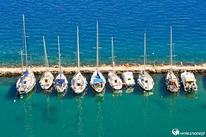 Grecka wyspa Korfu. Widok na marinę ze Starej Fortecy w stolicy wyspy, Kerkirze. - foto: wnieznane.pl Grecka wyspa Korfu. Widok na marinę ze Starej Fortecy w stolicy wyspy, Kerkirze. - foto: wnieznane.pl