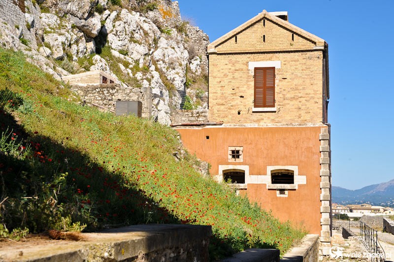 Grecka wyspa Korfu. W obrębie Starej Fortecy w stolicy wyspy, Kerkirze. - foto: wnieznane.pl Grecka wyspa Korfu. W obrębie Starej Fortecy w stolicy wyspy, Kerkirze. - foto: wnieznane.pl