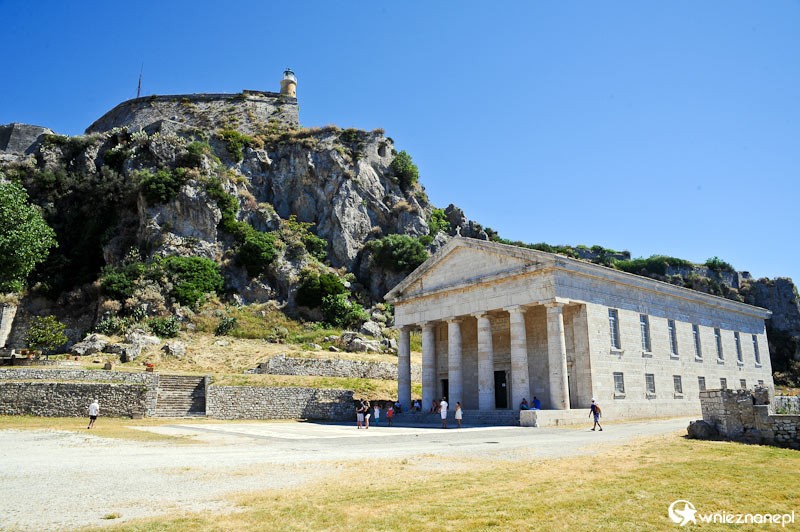 Grecka wyspa Korfu. Kościół Agios Georgios w obrębie Starej Fortecy w stolicy wyspy, Kerkirze. - foto: wnieznane.pl Grecka wyspa Korfu. Kościół Agios Georgios w obrębie Starej Fortecy w stolicy wyspy, Kerkirze. - foto: wnieznane.pl