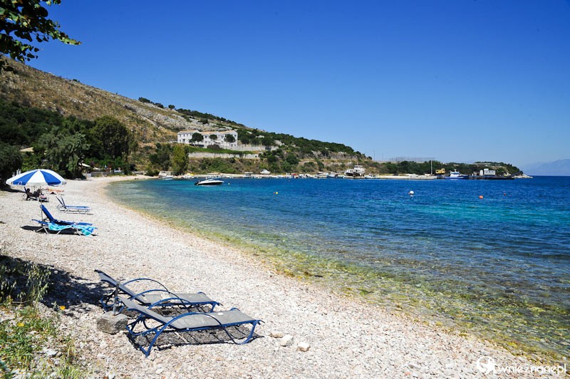 Grecka wyspa Korfu. Piękna plaża Imerolia w Kassiopi. - foto: wnieznane.pl Grecka wyspa Korfu. Piękna plaża Imerolia w Kassiopi. - foto: wnieznane.pl
