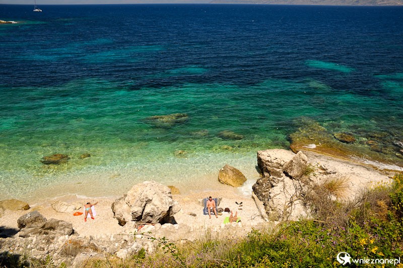 Grecka wyspa Korfu. Przepiękna krystaliczna woda w okolicach Kassiopi. - foto: wnieznane.pl Grecka wyspa Korfu. Przepiękna krystaliczna woda w okolicach Kassiopi. - foto: wnieznane.pl