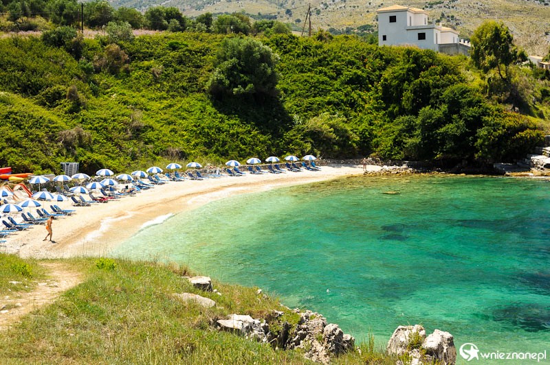 Grecka wyspa Korfu. Przepiękna krystaliczna woda w okolicach Kassiopi. - foto: wnieznane.pl Grecka wyspa Korfu. Przepiękna krystaliczna woda w okolicach Kassiopi. - foto: wnieznane.pl