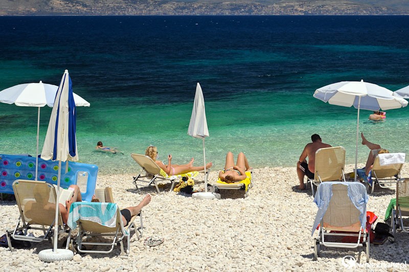 Grecka wyspa Korfu. Przepiękna plaża Bataria w okolicach Kassiopi. - foto: wnieznane.pl Grecka wyspa Korfu. Przepiękna plaża Bataria w okolicach Kassiopi. - foto: wnieznane.pl