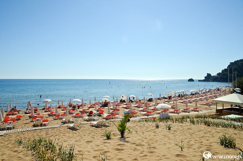 Grecka wyspa Korfu. Szeroka i długa piaszczysta plaża Glyfada niedaleko miejscowości Pelekas. - foto: wnieznane.pl Grecka wyspa Korfu. Szeroka i długa piaszczysta plaża Glyfada niedaleko miejscowości Pelekas. - foto: wnieznane.pl