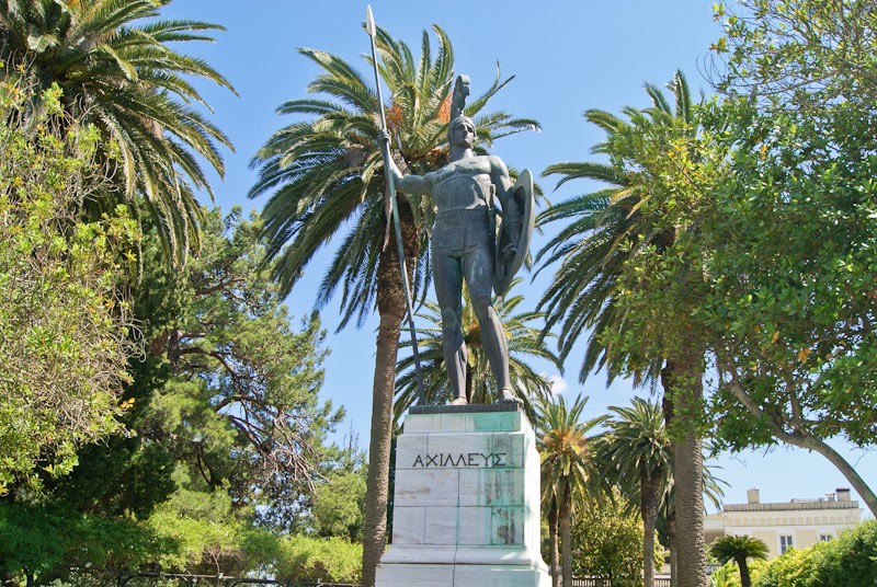 Grecka wyspa Korfu. Pomnik Achillesa w pałacu Achillion niedaleko Gastouri. - foto: Bodzis Grecka wyspa Korfu. Pomnik Achillesa w pałacu Achillion niedaleko Gastouri. - foto: Bodzis