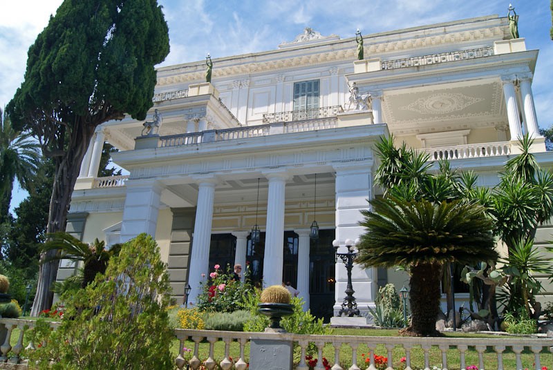 Grecka wyspa Korfu. Pałac Achillion niedaleko Gastouri. - foto: Bodzis Grecka wyspa Korfu. Pałac Achillion niedaleko Gastouri. - foto: Bodzis