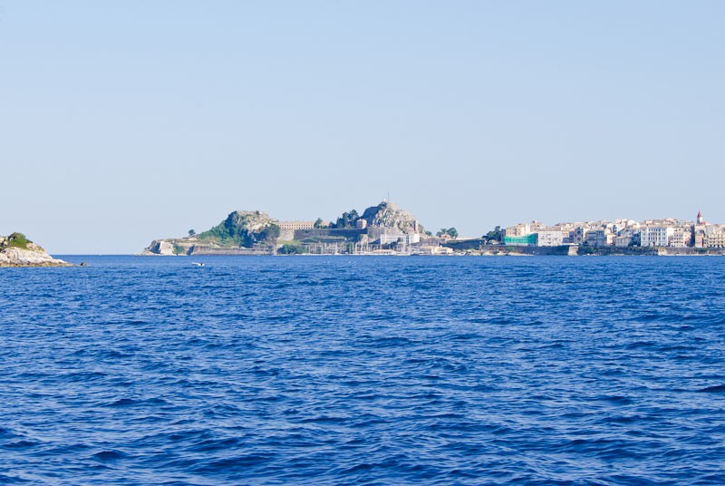 Grecka wyspa Korfu. Kerkira widziana od strony morza. - foto: Bodzis Grecka wyspa Korfu. Kerkira widziana od strony morza. - foto: Bodzis