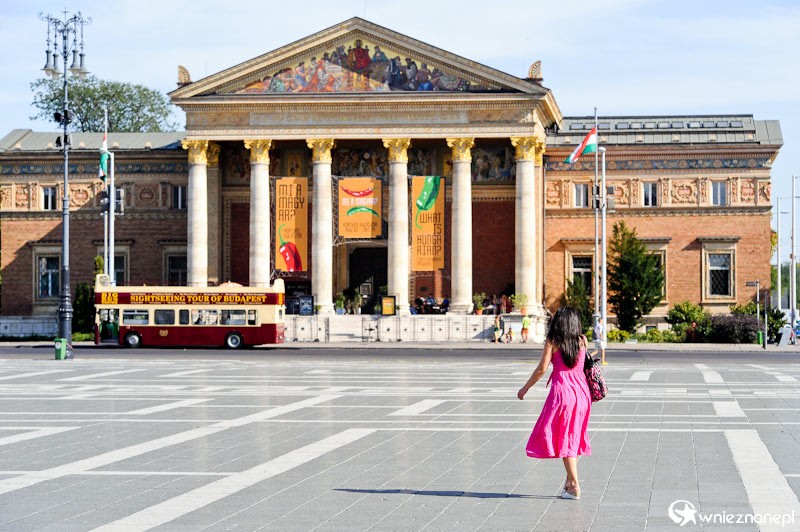 Budapeszt. Pałac Ekspozycji przy Placu Bohaterów. - foto: wnieznane.pl Budapeszt. Pałac Ekspozycji przy Placu Bohaterów. - foto: wnieznane.pl