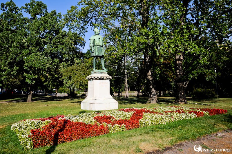 Budapeszt. Jeden z pomników w Lasku Miejskim. - foto: wnieznane.pl Budapeszt. Jeden z pomników w Lasku Miejskim. - foto: wnieznane.pl