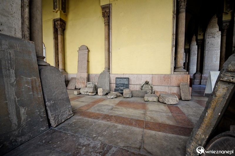 Budapeszt. Na tereni Synagogi. - foto: wnieznane.pl Budapeszt. Na tereni Synagogi. - foto: wnieznane.pl