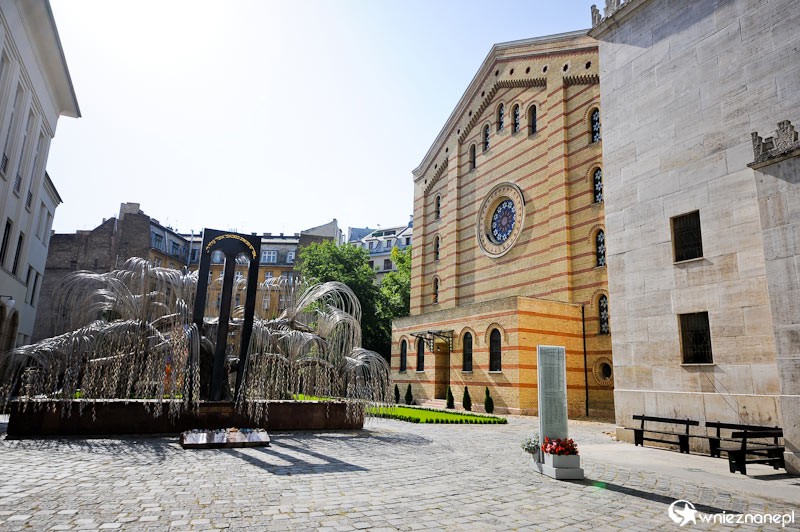 Budapeszt. Na terenie Synagogi. - foto: wnieznane.pl Budapeszt. Na terenie Synagogi. - foto: wnieznane.pl
