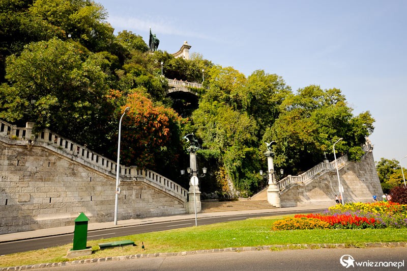 Budapeszt. Pomnik Gellerta na Wzgórzu Gellerta. - foto: wnieznane.pl Budapeszt. Pomnik Gellerta na Wzgórzu Gellerta. - foto: wnieznane.pl