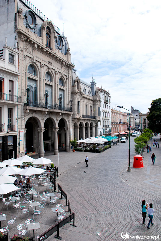 Argentyna. Salta. Kawiarnie przy Plaza de 9 Julio. - foto: wnieznane.pl Argentyna. Salta. Kawiarnie przy Plaza de 9 Julio. - foto: wnieznane.pl