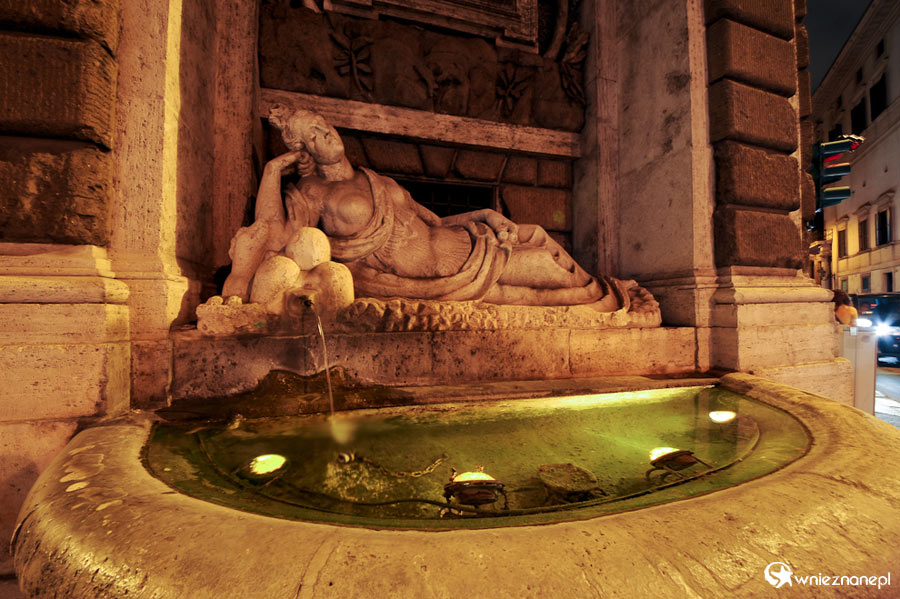 Rzym. Quattro Fontane - jedna z czterech fontann. - foto: wnieznane.pl Rzym. Quattro Fontane - jedna z czterech fontann. - foto: wnieznane.pl