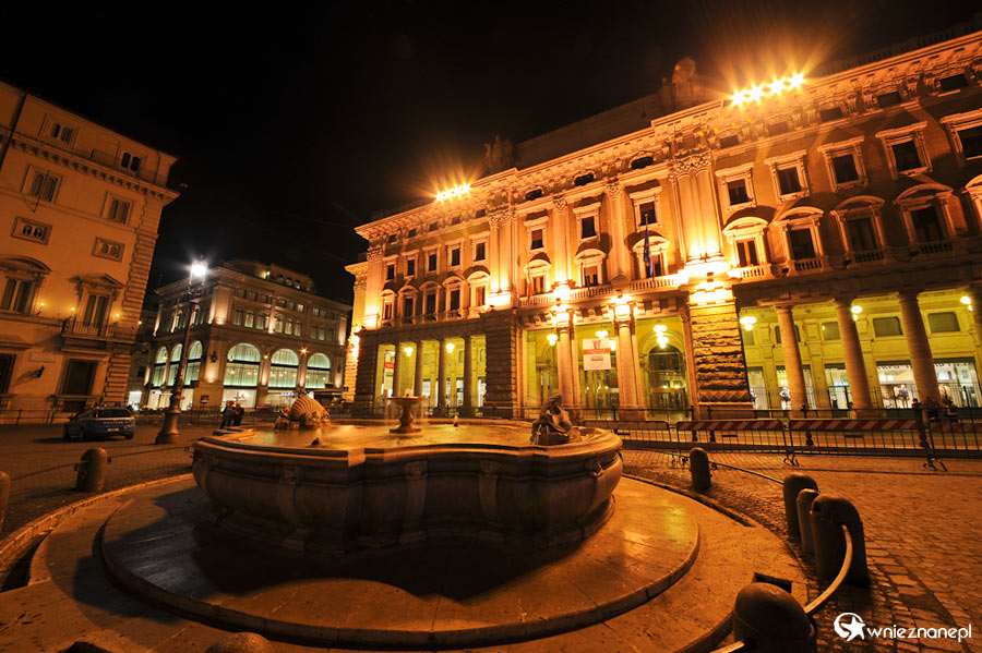 Rzym. Niezwykle malowniczy plac - Piazza Colonna. - foto: wnieznane.pl Rzym. Niezwykle malowniczy plac - Piazza Colonna. - foto: wnieznane.pl