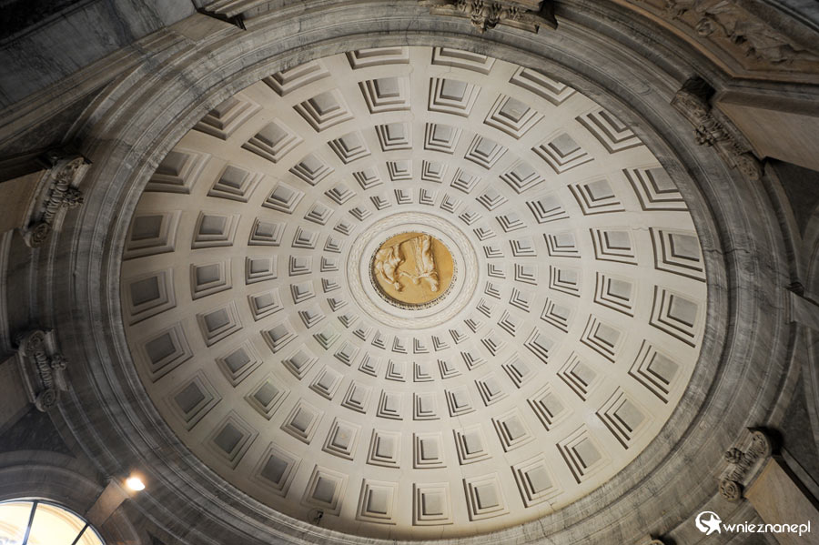 Watykan. Zdobiona kopuła w muzeach watykańskich. - foto: wnieznane.pl Watykan. Zdobiona kopuła w muzeach watykańskich. - foto: wnieznane.pl