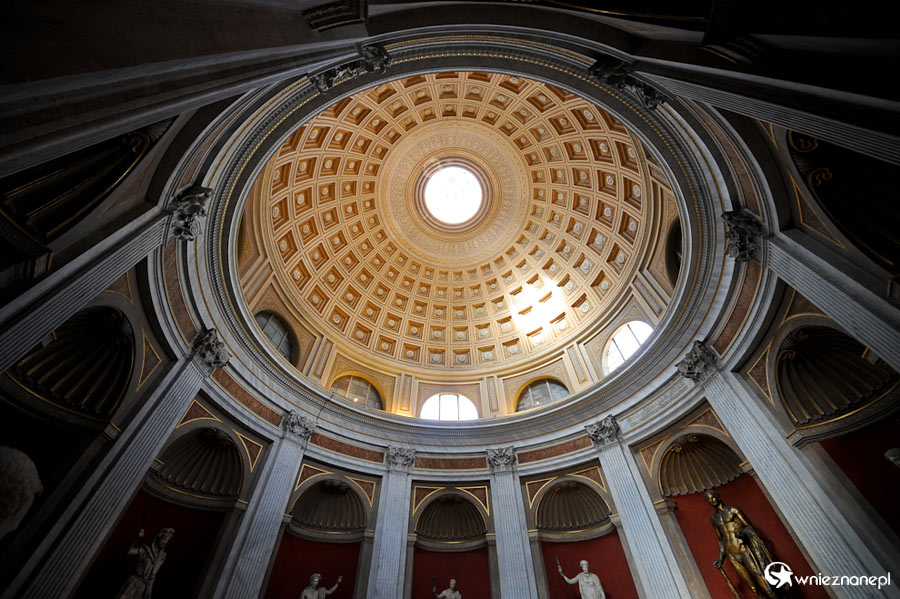 Watykan. Zdobiona kopuła w muzeach watykańskich. - foto: wnieznane.pl Watykan. Zdobiona kopuła w muzeach watykańskich. - foto: wnieznane.pl