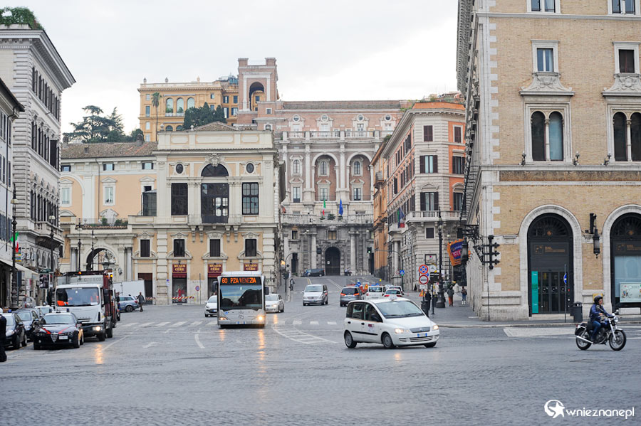 Rzym. Okolice Piazza Venezia. - foto: wnieznane.pl Rzym. Okolice Piazza Venezia. - foto: wnieznane.pl