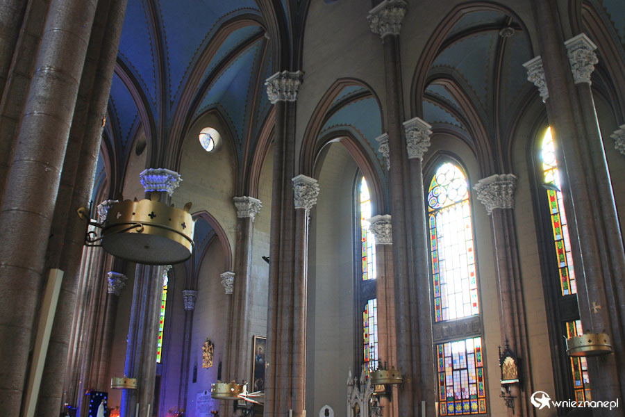 Stambuł. Wnętrza kościoła św. Antoniego Padewskiego. - foto: wnieznane.pl Stambuł. Wnętrza kościoła św. Antoniego Padewskiego. - foto: wnieznane.pl